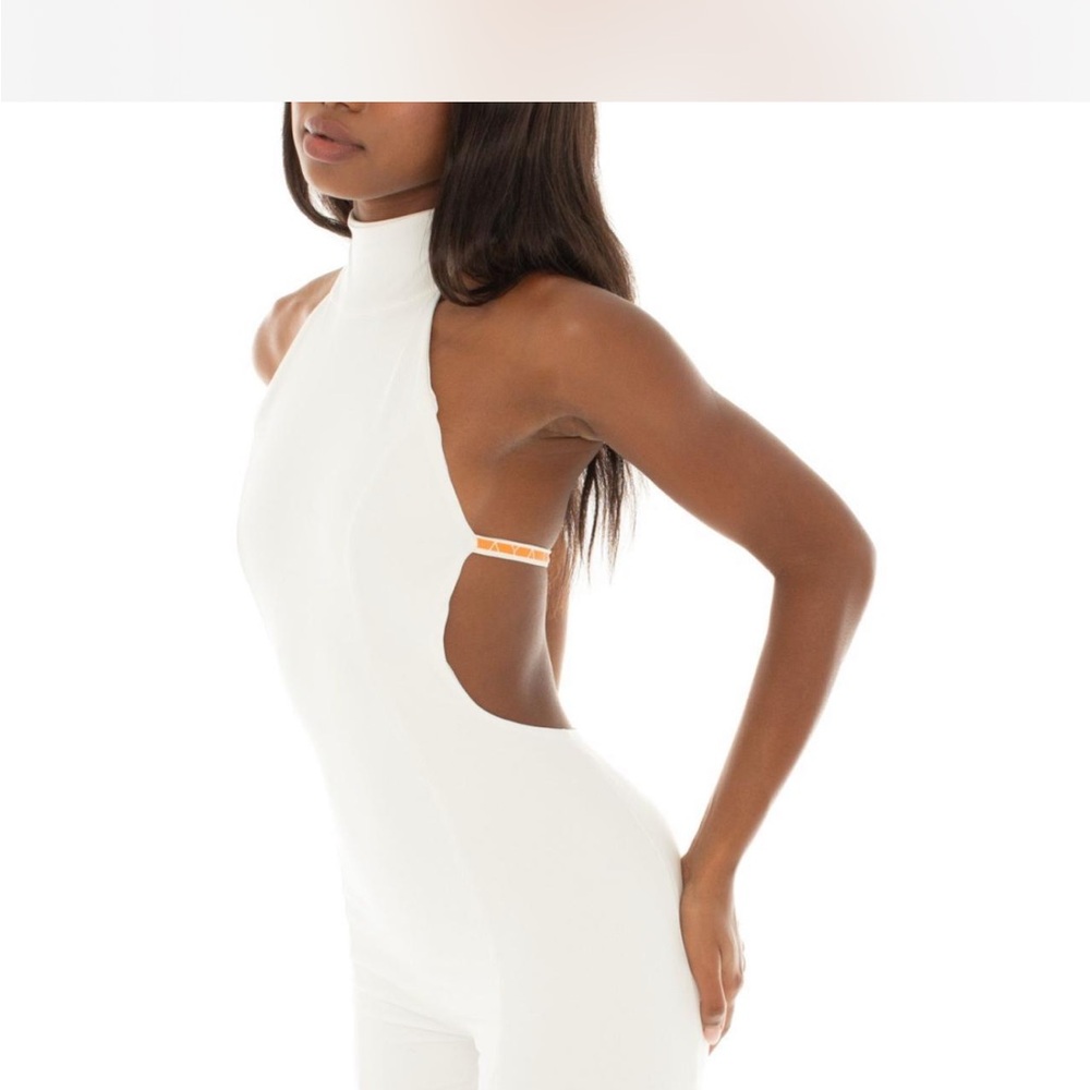 ARE YOU AM I • PLAYSUITS